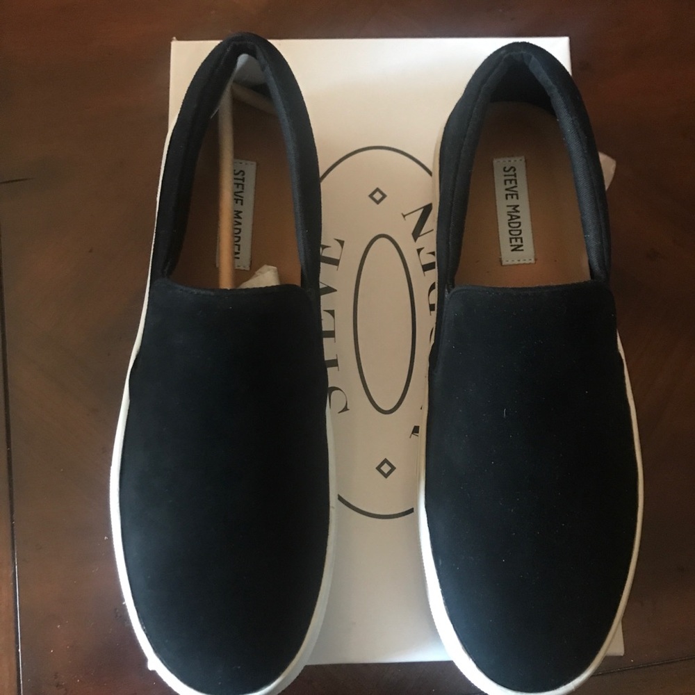 BRANDNEW Steve Madden ‘Gills’ Black Suede Platform